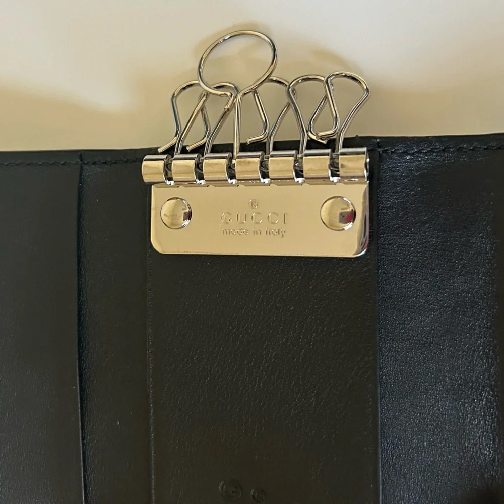 Gucci Black Microguccisima GG Logo Embossed Front closure Leather 6 Key Holder